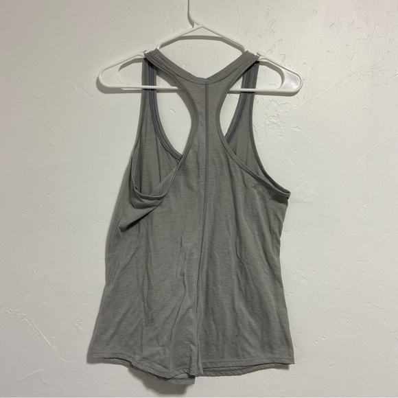 Under Armour Racerback Tank  T Shirt Athletic Women's Medium Gray Activewear - Picture 2 of 4